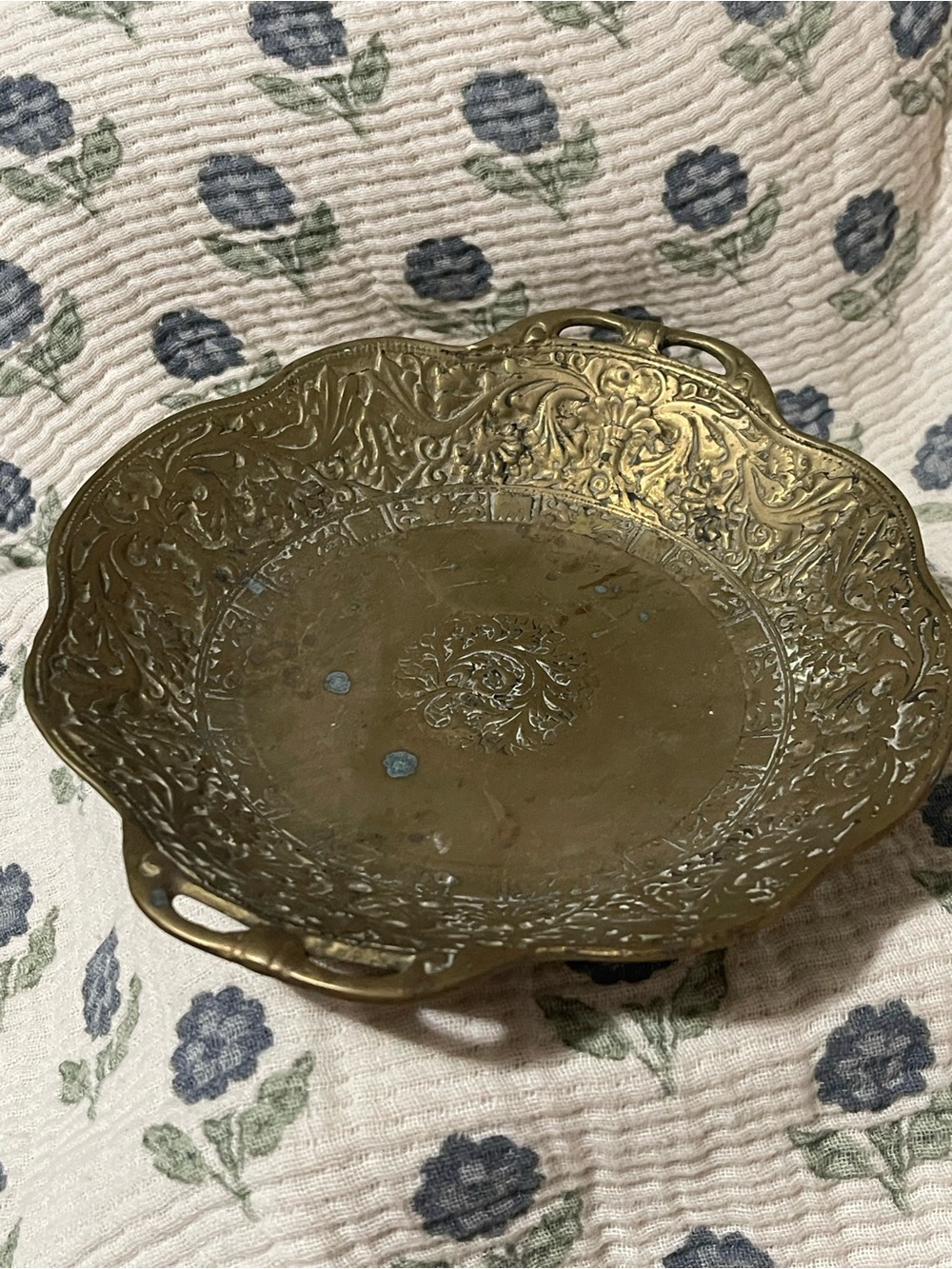 Vintage Embossed Brass Vanity Tray / Ornate Floral Trinket Dish with Handles - Picture 2 of 4